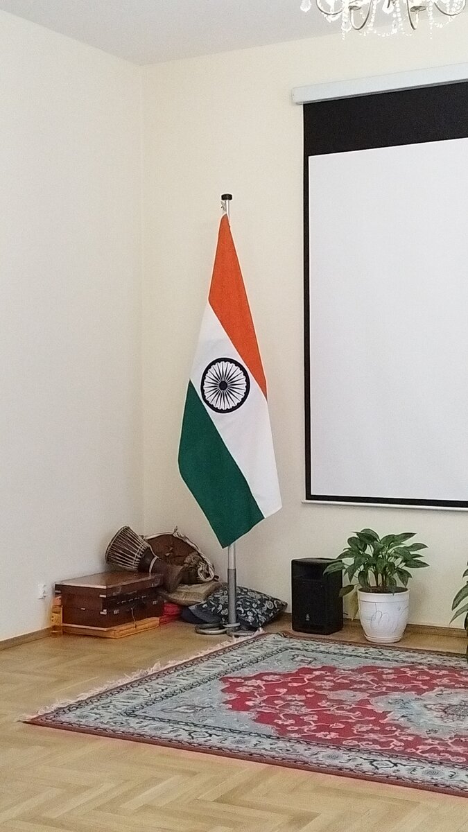 Концертный, так сказать, зал