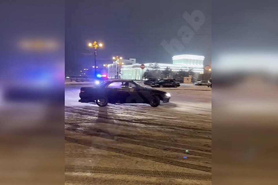    Водителя не смутили проблесков маячки автомобиля ДПС Фото: скриншот из видео