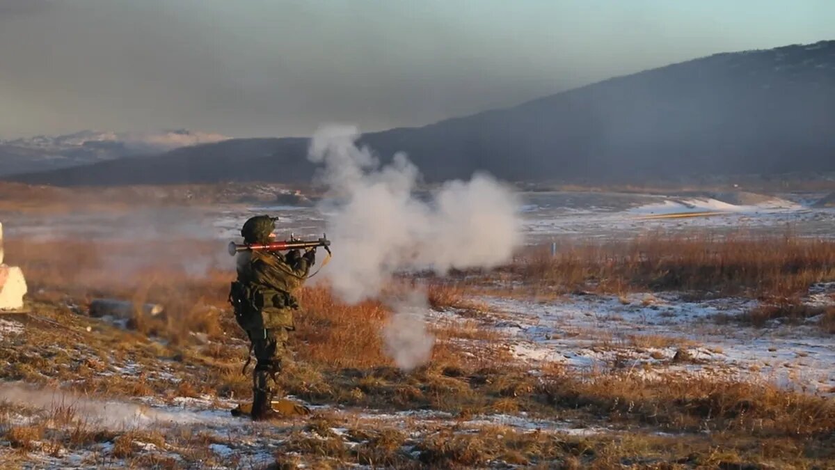 На скамейке 2 берета