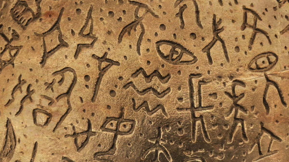 Первобытный знак. Древний Египет наскальные письмена. Древняя Наскальная письменность. Письмена древние древние. Наскальная письменность Египта.