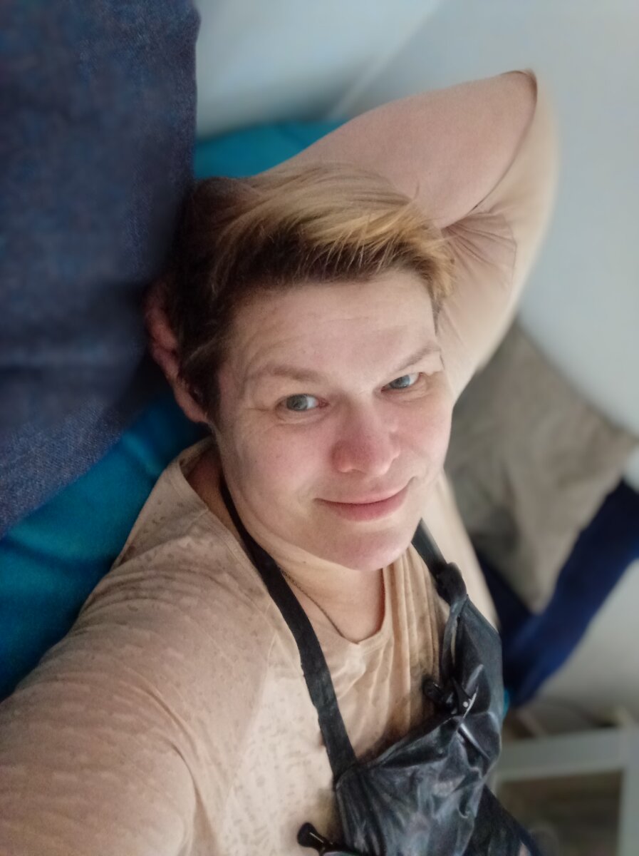 Это я за 2 часа до конца работы, замоталась как Бобик