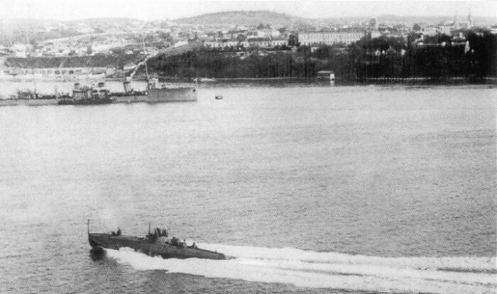 Торпедный катер АНТ-3 «Первенец» в Севастопольской бухте, весна 1927 года Источник: wiki.wargaming.net