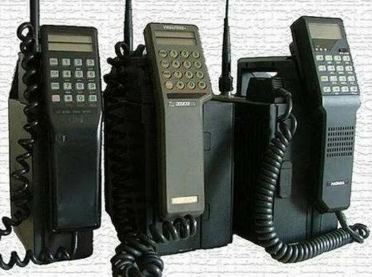 Мобильные телефоны 90. Моторола радиотелефон 80-х. Моторола 90е. Моторола радиотелефон 2000 год. Радиотелефон Nokia r-72.