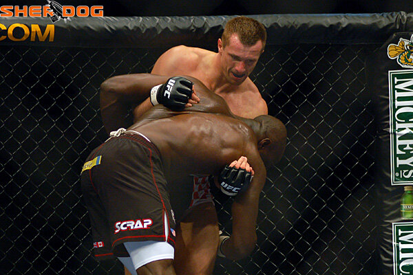 В UFC у Мирко не получилось сходу взять титул, и ему пришлось ненадолго покинуть лигу для того, чтобы восстановить силы. Источник: sherdog.com