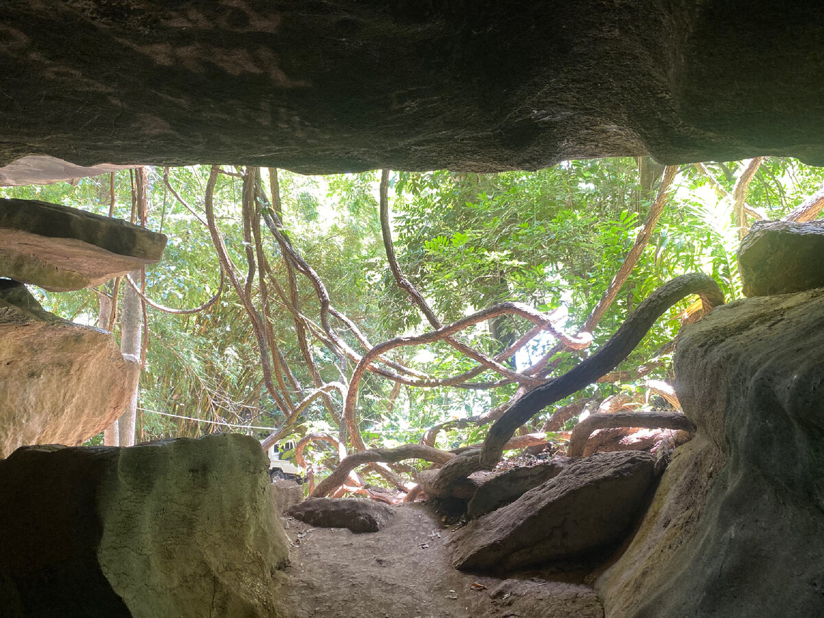 Древние пещеры