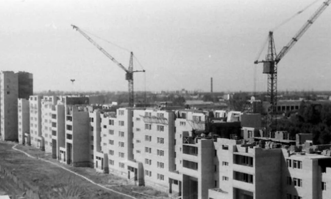 Хрущевки панельные постройки 1957-1970. Стройка панельных домов ссср. Широкомасштабное жилищное строительство. Хрущев и хрущевки. Панельное домостроение в ссср.