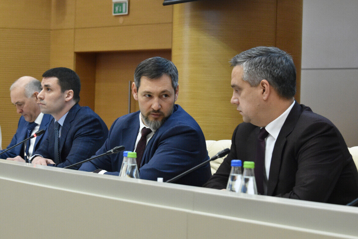 ​Олег Коробченко озвучил статистику по переводу автомашин на газомоторное топливо. Фото: prav.tatarstan.ru