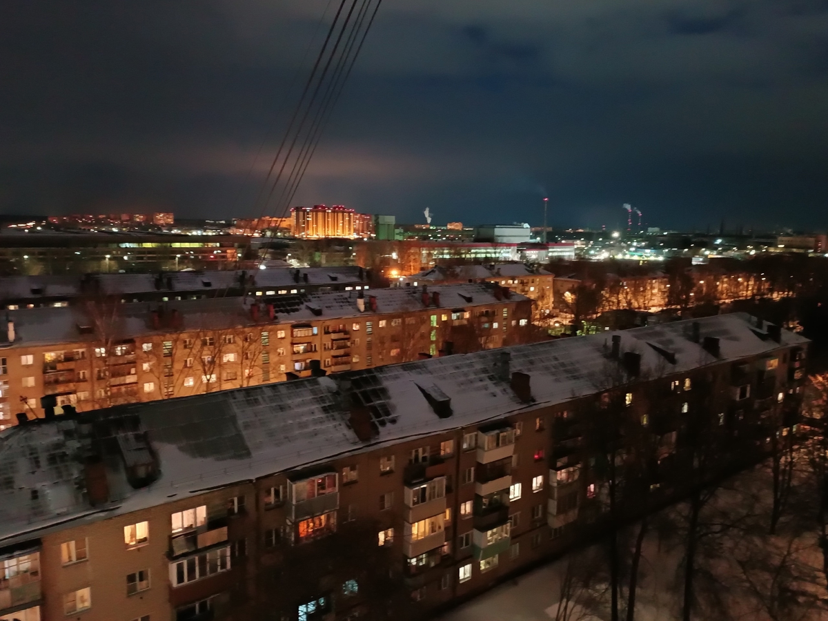 вид из окна квартиры на ночной город