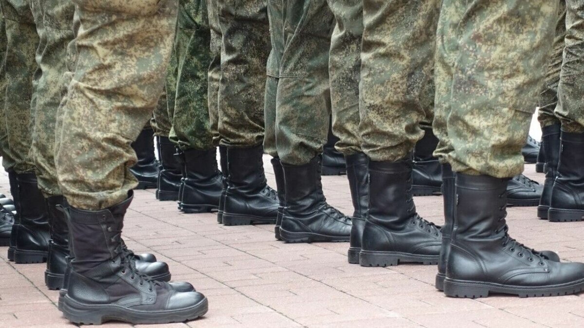     Бойцы получили пиломатериалы и инструменты, которые ранее к ним отправились на двух фурах из Глазова.