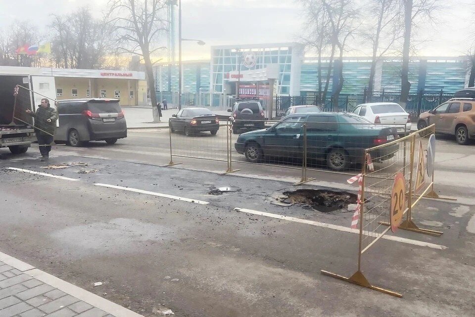     В Липецке сотрудники водоканала восстановили прорванный трубопровод на улице Первомайской  Пресс-служба администрации города Липецка.