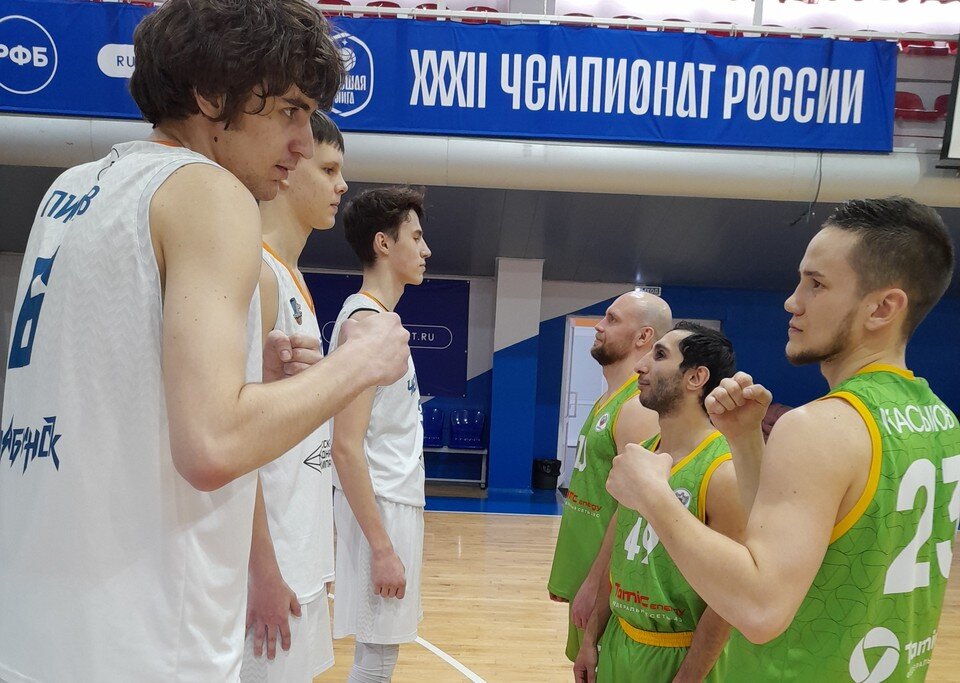     Челябинские боксеры не дрались с баскетболистами, а только позировали Алексей МИКУШИН