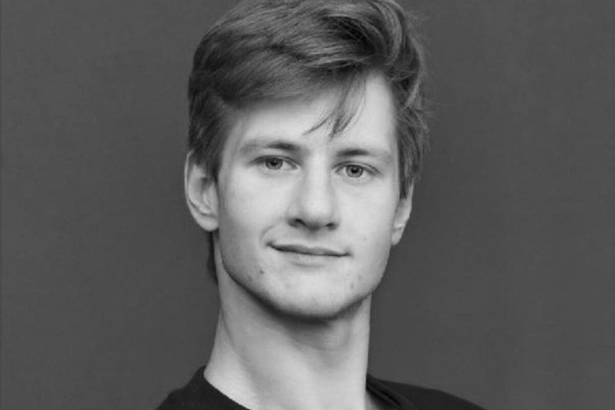     «Не хотел, чтобы знали о его болезни»: умер из-за лейкоза 22-летний актер Илья Князев