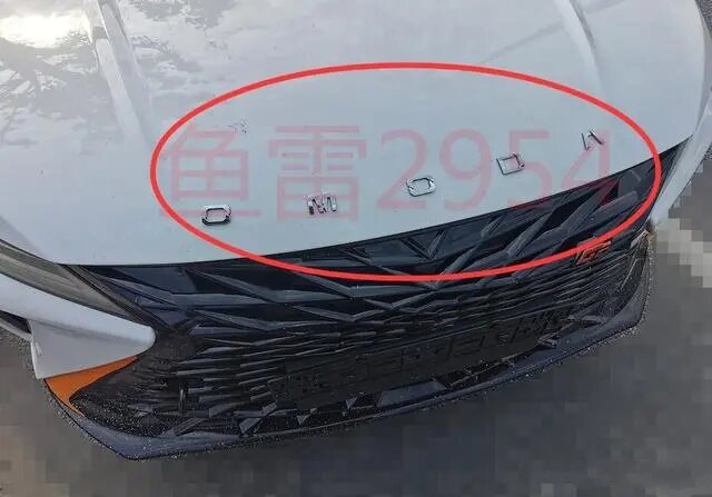 На фото из соцсети: седан Omoda на базе Chery Arrizo 5 GT