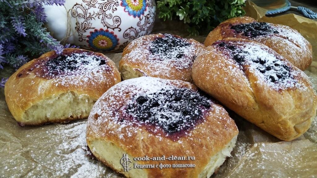 Шарлотка с черникой