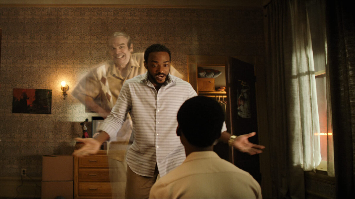 кадр из фильма "У нас привидение!" (We Have a Ghost) / источник imdb.com