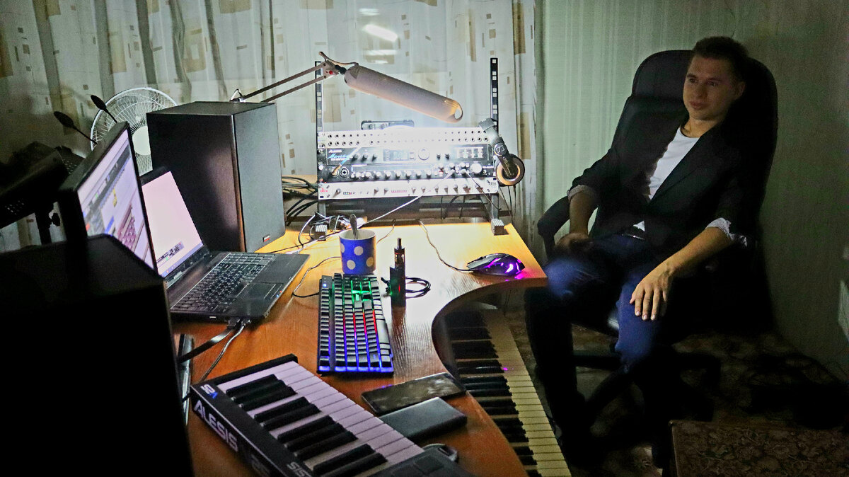 На студии у одного замечательно человека и звукорежиссёра с большой буквы!)