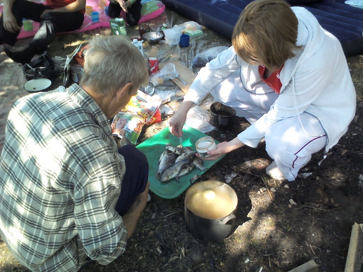 Папа с сестрой, когда-то давно у нас в гостях.