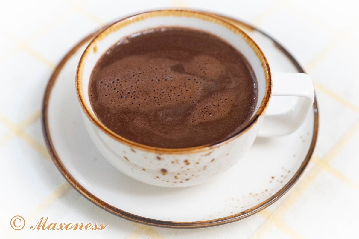 Горячее какао на миндальном молоке