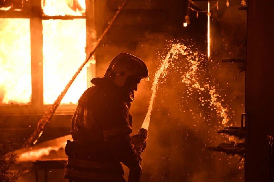     Один человек погиб при пожаре в доме в Духовском переулке в Москве Владимир ВЕЛЕНГУРИН