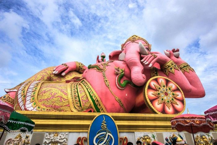 Ганеша (представитель индуистского пантеона богов) статуя в Тайланде
