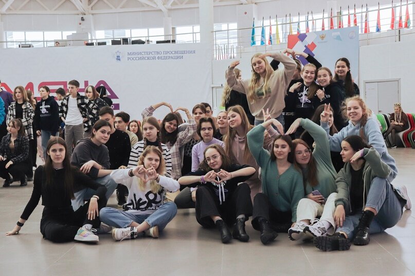 вдохновители смена. радостный школьник. вдохновители смена. школьник улыбается. всероссийский детский центр смена.