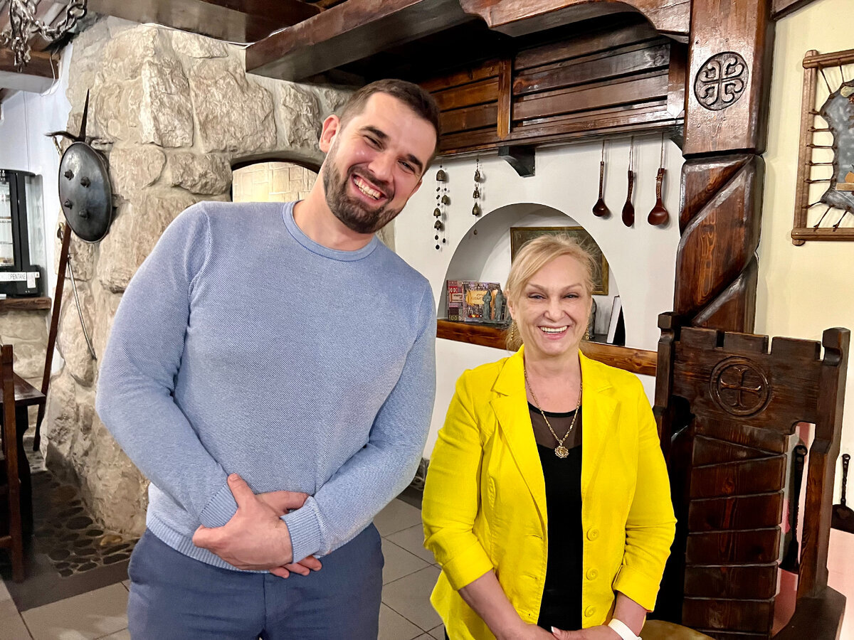 Еле поймал Людмилу для фотографии: с такой скоростью она перемещается по ресторану