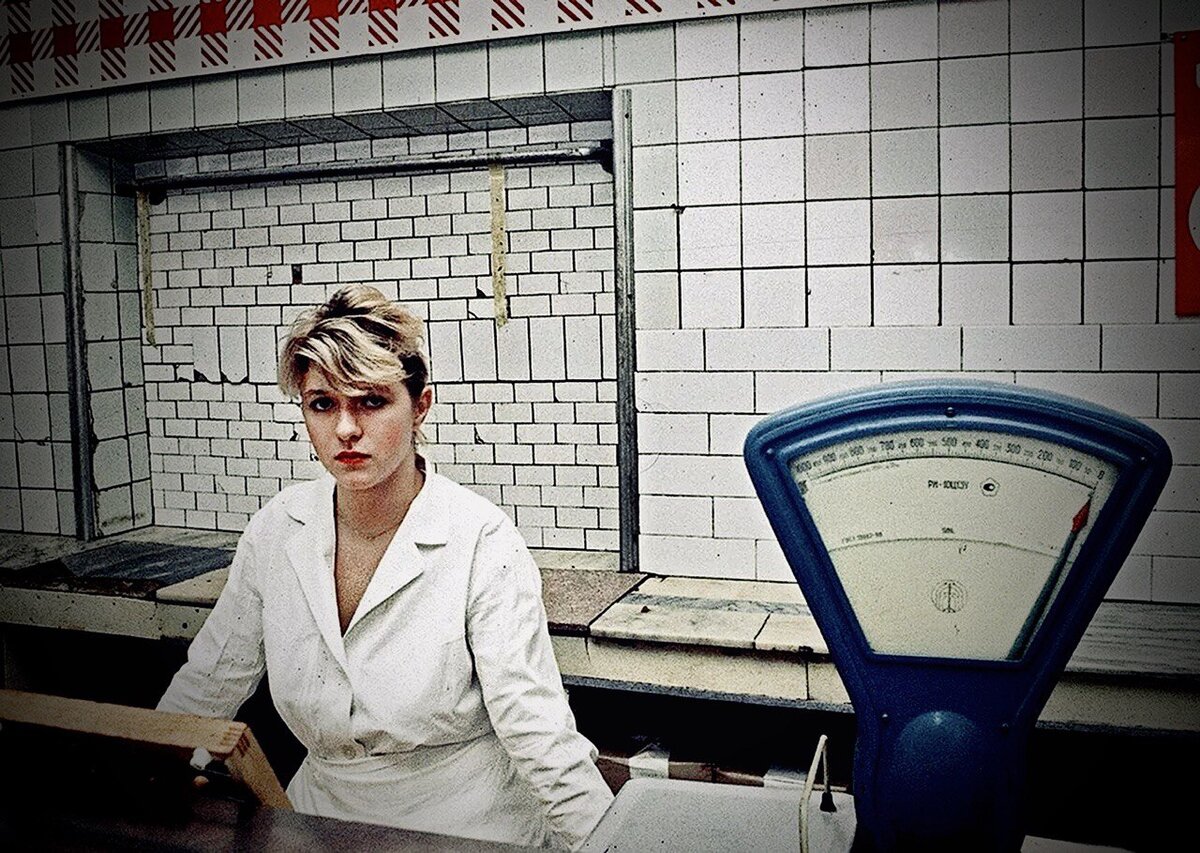 Город Воронеж, 2004 год. В дежурную часть ОВД поступило сообщение: в одном из торговых павильонов города обнаружено тело девушки. На место происшествия выехала оперативная группа.