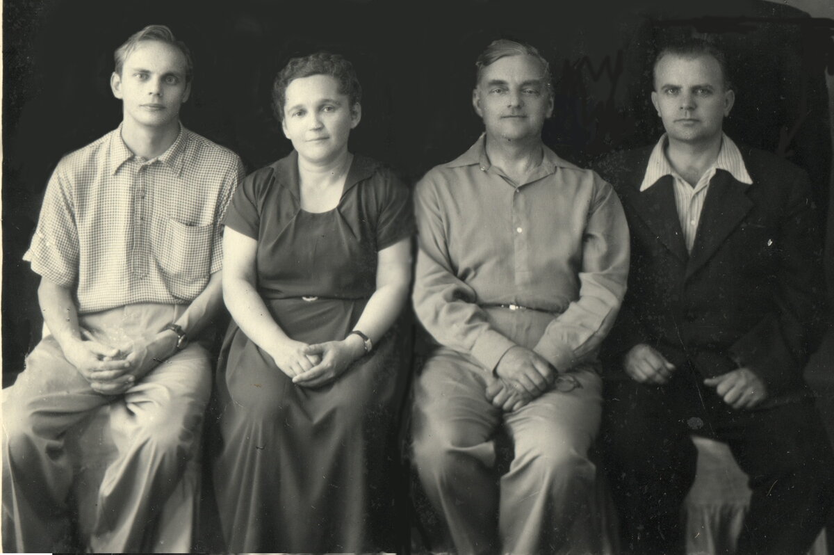 А.А. Тронин, М.М. Мартынова, Б.Г. Плющевский, В.Е. Майер