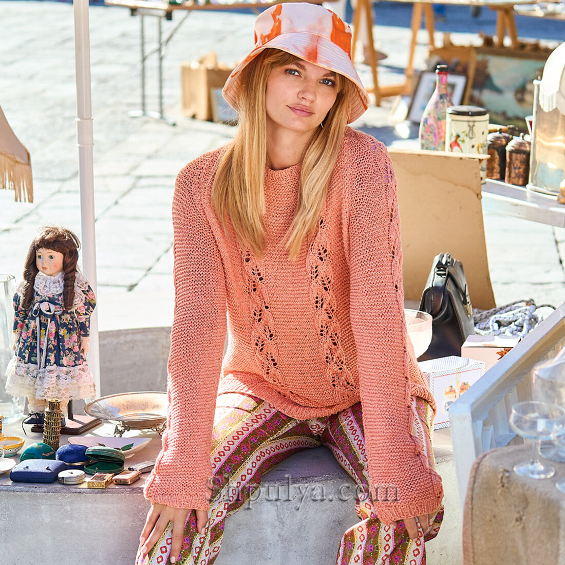 Оранжевый пуловер реглан с узором «Листья»