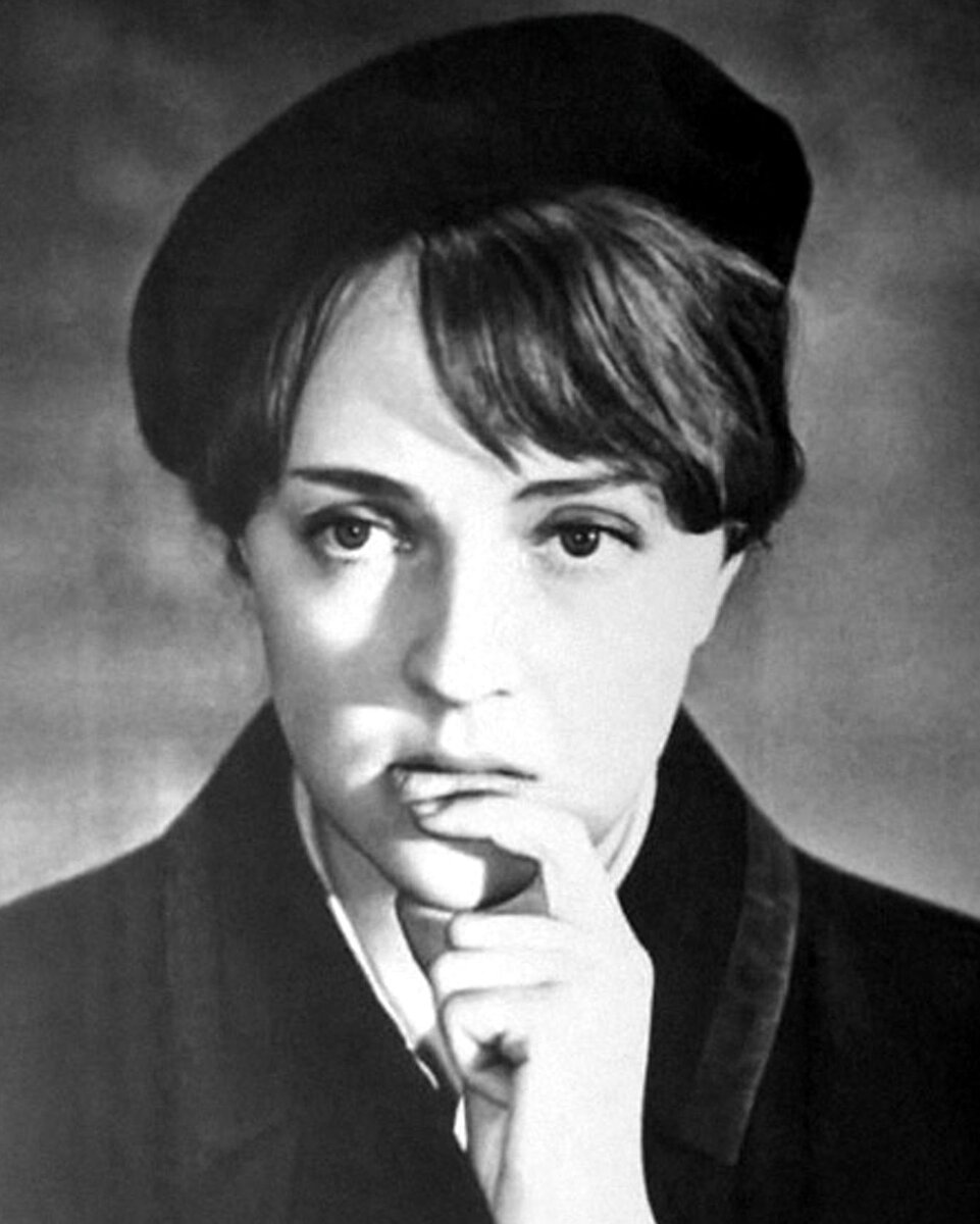 Екатерина Градова: короткая кинокарьера, любовь к Андрею Миронову,воцерковление, приемный сын