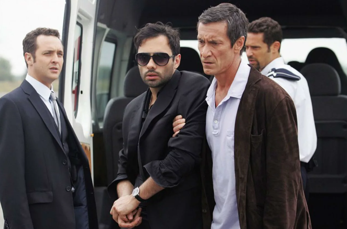 Кадр из сериала "По острию ножа" 