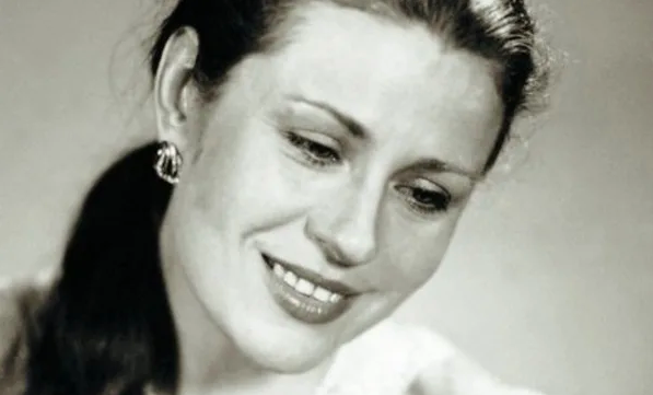 В 1976 году состоялась Олимпиада в Монреале. Грандиозное событие посетила и популярная советская исполнительница песен Валентина Толкунова.-9