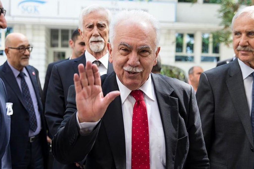 Лидер левопатриотической партии «Родина» Догу Перинчек пообещал вывести Турцию из НАТО