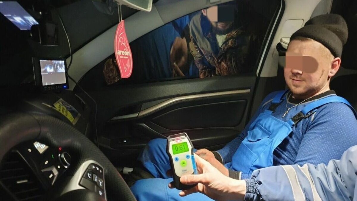     В минувшие выходные инспекторы ГИБДД отстранили 46 пьяных водителей. Среди них оказался 26-летний мотоциклист из Исетского района. Молодой человек не остановился по требованию сотрудников ДПС.