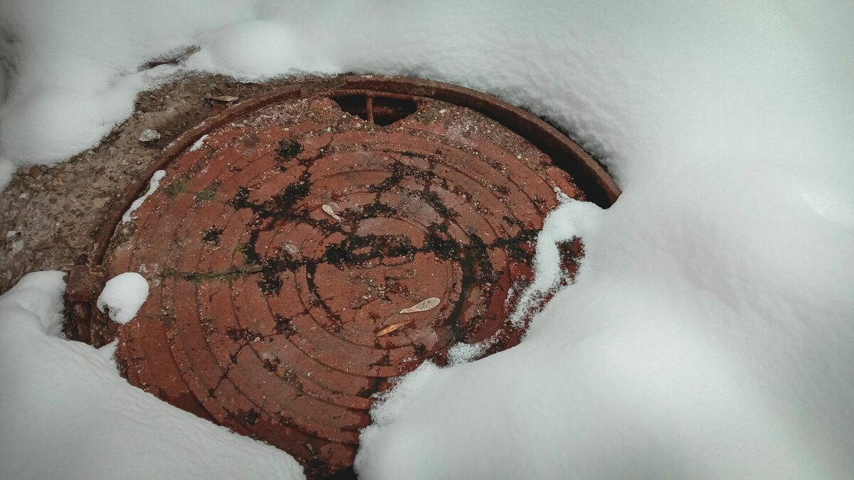     Потепление дает о себе знать — на дорогах и тротуарах появляются лужи. Вопрос обсудили на планерке в мэрии.