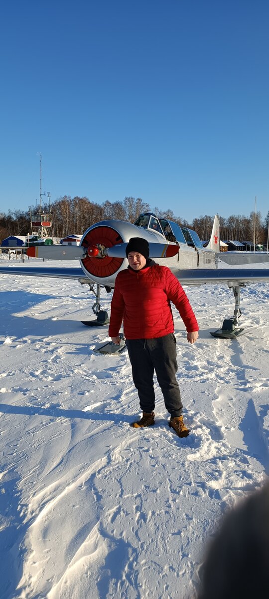 Это я Дмитрий Пыжьянов,  полетал на ЯК 52 очень было круто, обожаю авиацию.