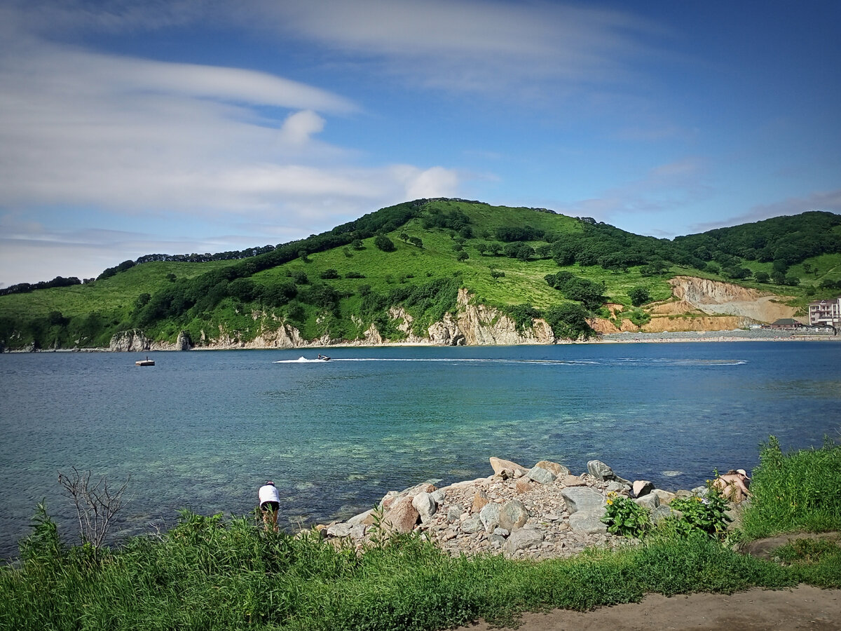 Живописные виды пляжа Рица