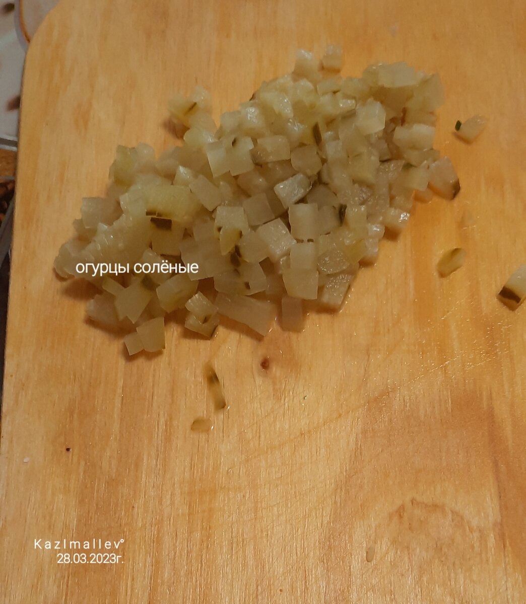 Огурцы солёные.