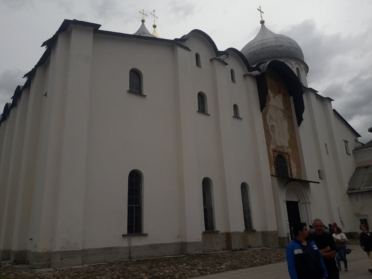 "Государева дорога" идёт через Великий Новгород. Фото автора.