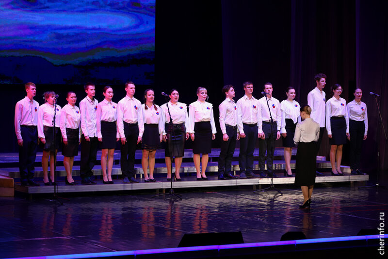    Первое конкурсное прослушивание прошло во Дворце металлургов 28 марта. В исполнительском искусстве состязались 17 коллективов.