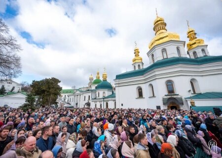    Режим Зеленского намерен сегодня выгнать верующих из Киево-Печерской лавры