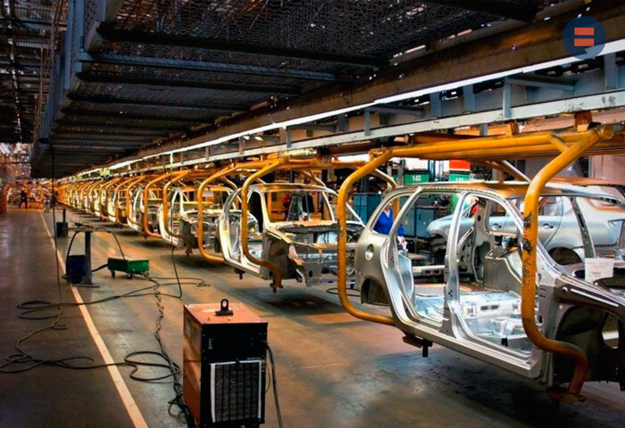 Выпуск легковых автомобилей упал на 69,9%