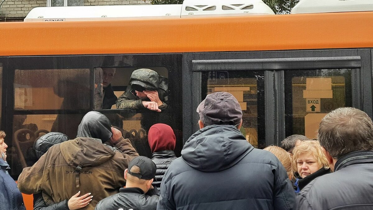     В Татарстане родственники мобилизованных начали обращаться за помощью к психологам. Об этом во время пресс-конференции рассказала Елена Овчинникова, директор МБУ МП «Центр психолого-педагогической помощи детям и молодежи „Доверие“.