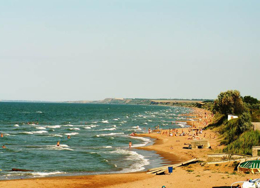 Кучугуры – небольшой поселок, на территории которого раскинулись одни из лучших пляжей Краснодарского края.