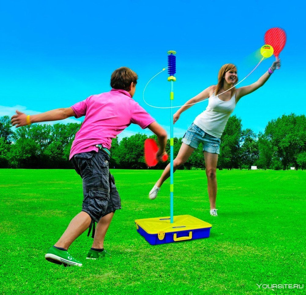 На свеж м воздухе. Теннис Swingball. Развлечения на природе. Развлечения на свежем воздухе для детей. Спортивные развлечения.