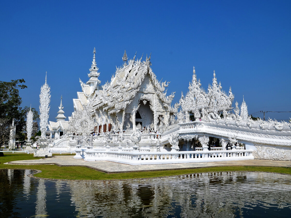 Белый храм на севере Таиланда. Фото автора.