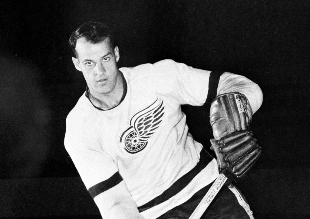 Фото: AP/TASS Четырёхкратный обладатель Кубка Стэнли и двукратный обладатель Кубка Авко канадский хоккеист Горди Хоу