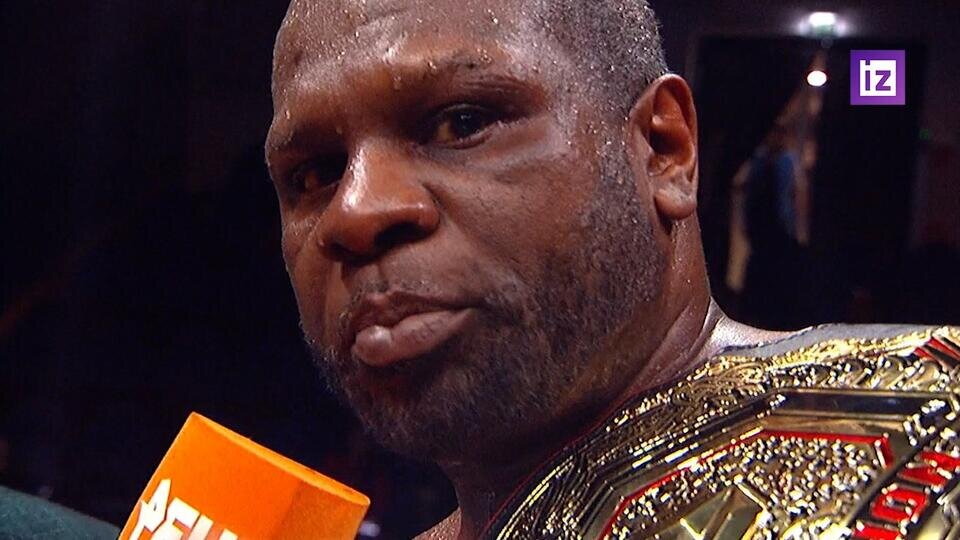     Джонсон стал русским и победил Дацика: как прошел вечер бокса скриншот видео