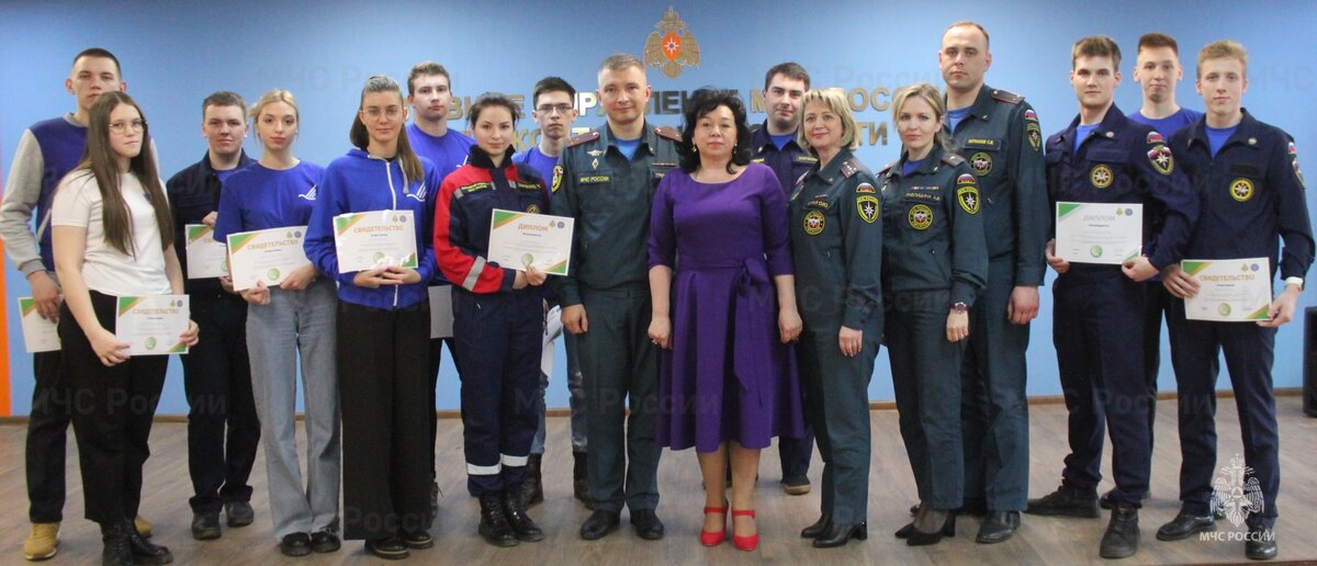 В территориальных органах МЧС России подводят итоги отборочных этапов в студенческой лиге Всероссийских соревнований «Человеческий фактор», организованных при поддержке Центра экстренной психологической помощи ведомства. Цель соревнований - обеспечение доступности и повышение качества оказываемой первой помощи и психологической поддержки гражданам при состояниях, угрожающих жизни и здоровью.