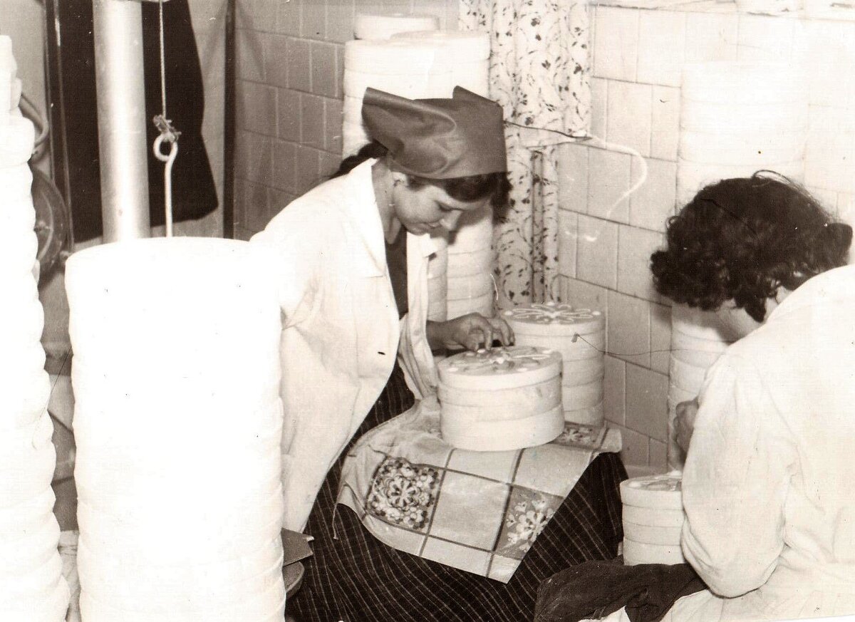 я в своём цеху, субботник, поэтому в красной косынке.